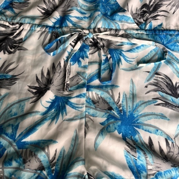 2/40$
Jieru onepiece tropical long sleeve white and bleu size medium - Picture 14 of 14